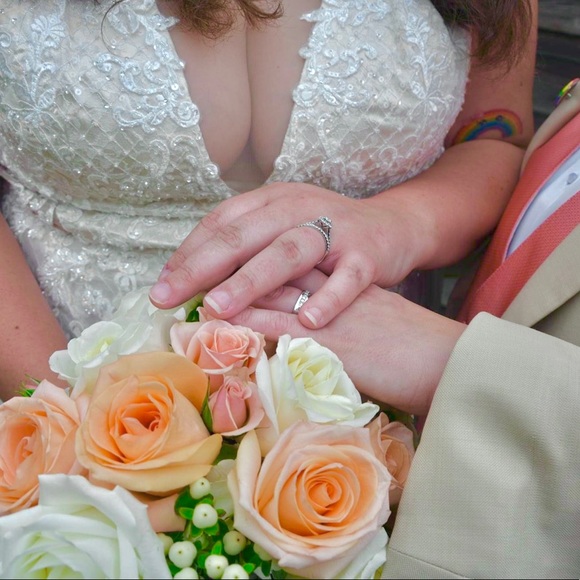 Meet Me - Elle 🖤 - Picture 10 of 14